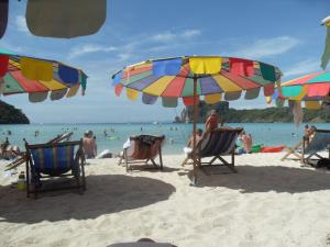 Koh Phi Phi beach, under the umbrella
